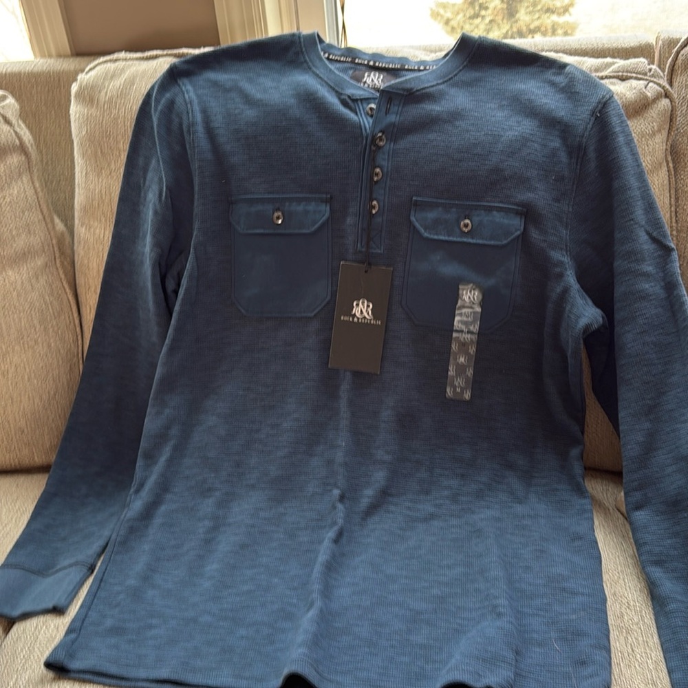 BNWT Rock & Republic Long Sleeve Men’s Sz. M Henley